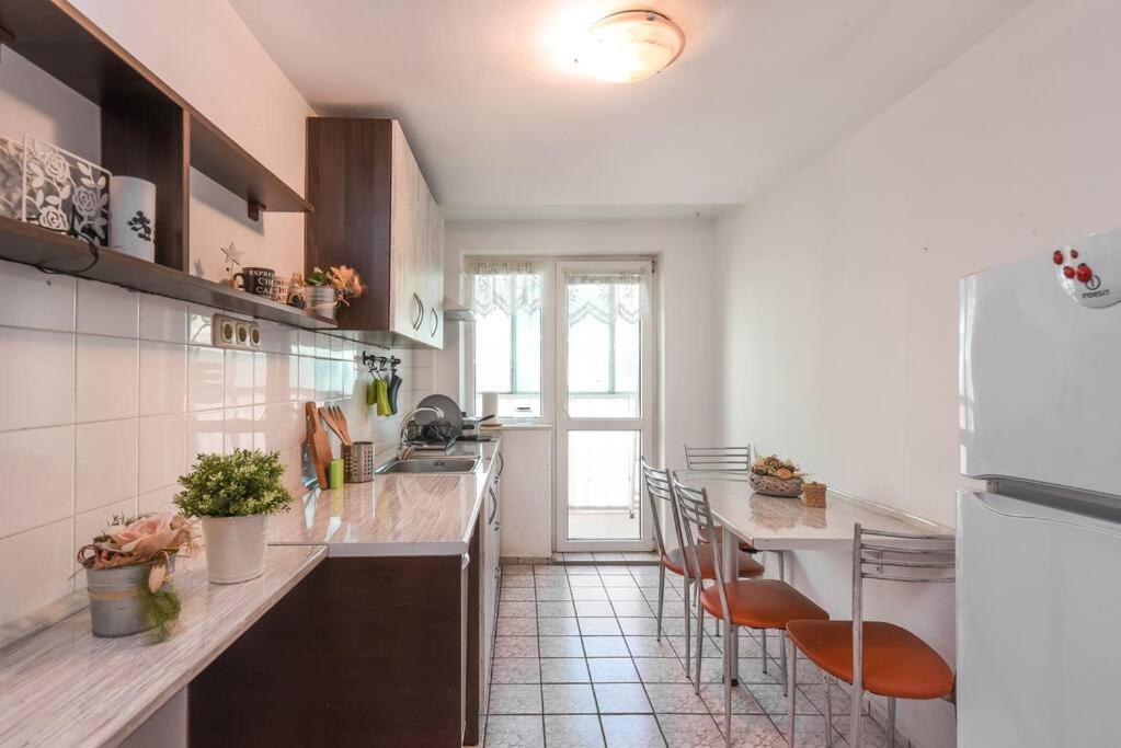 Spacious And Cozy 3 Bedroom Apartment In Downtown Sofia Luaran gambar